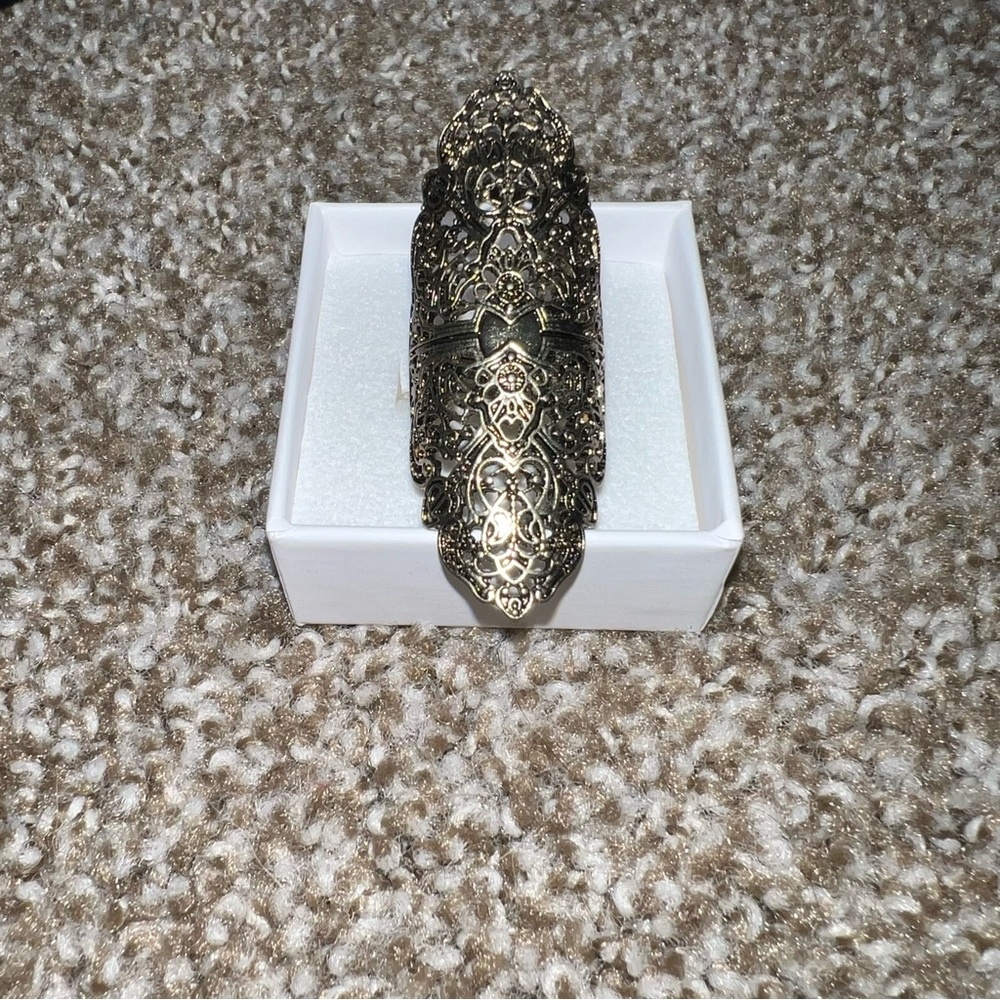 Claire’s Gold/Bronze Colored Elastic Band Ring - Picture 2 of 3